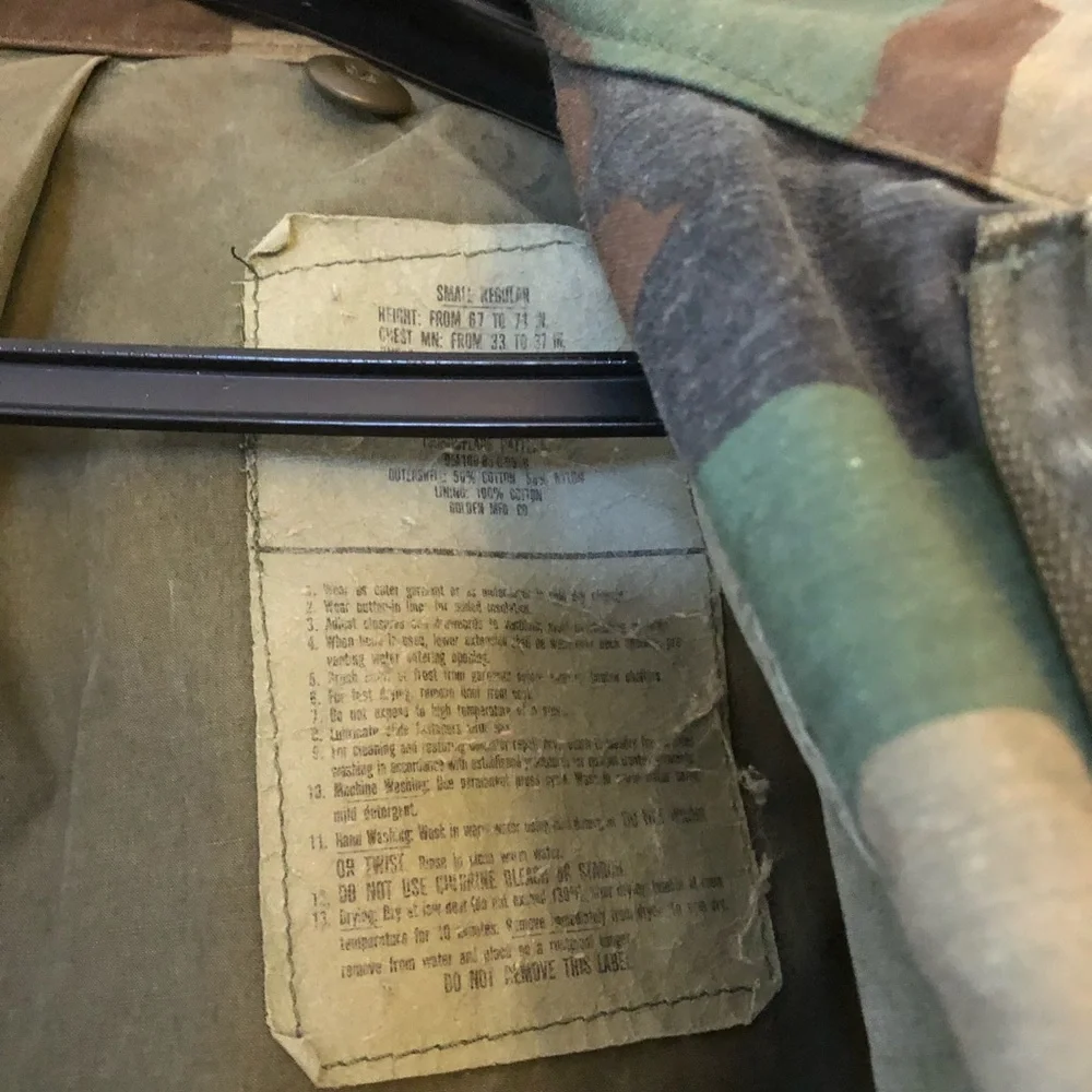 🎉HP🎉Vintage US Army Camouflage Field Jacket with Military Insignia- SM-Reg - Picture 7 of 9